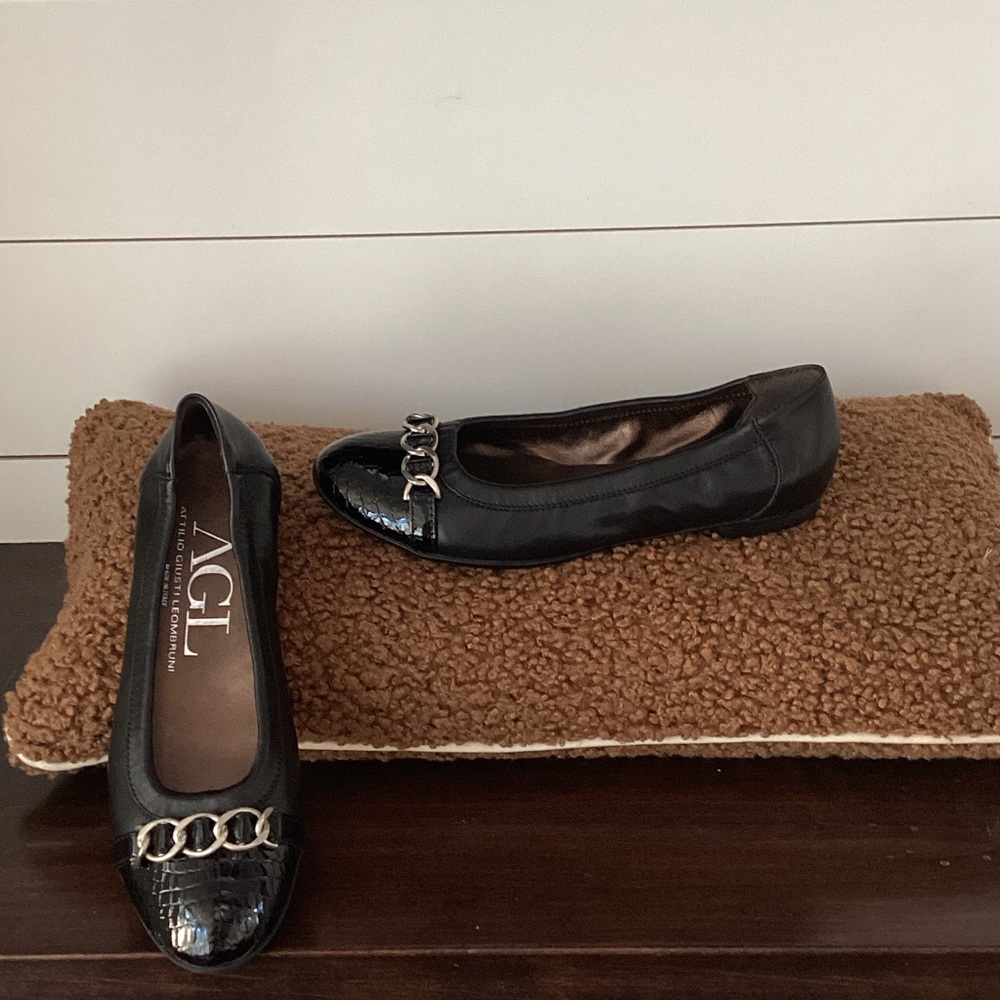 AGL Black Chain Detail Flats
